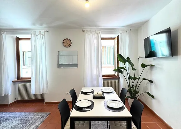 Dolcevita A Riva Centro Con Garage 90Mq